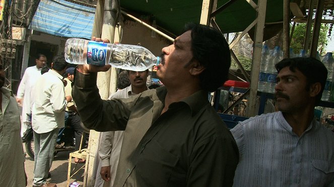 Bottled Life - Das Geschäft mit dem Wasser - Z filmu