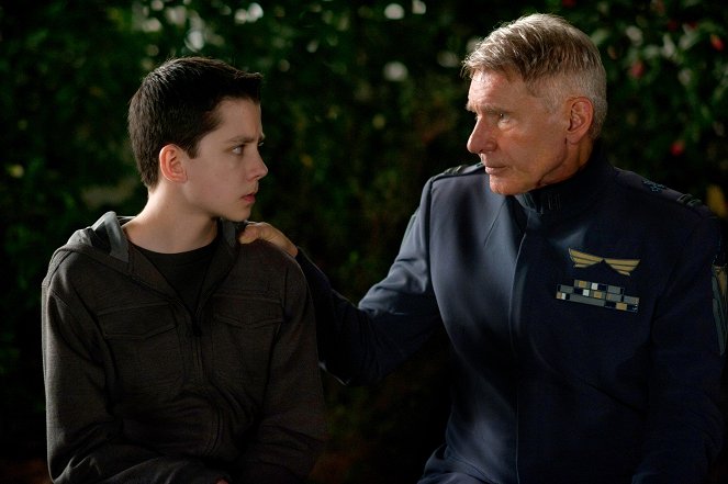 Ender's Game - Photos - Asa Butterfield, Harrison Ford