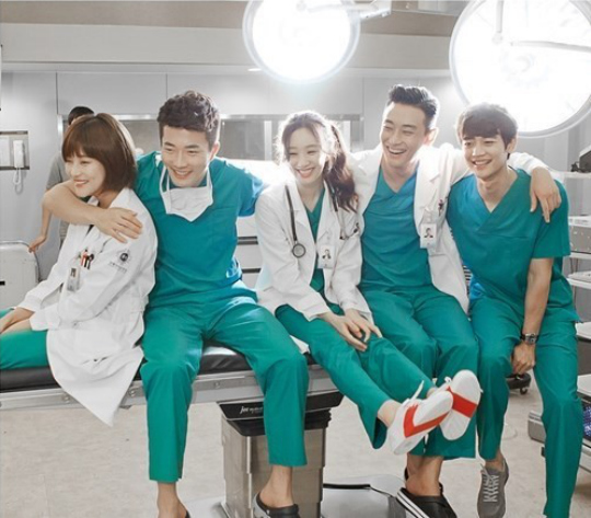 Medikeoltaptim - Filmfotók - Yeon-seo Oh, Sang-woo Kwon, Ryeo-won Jeong, Ji-hoon Joo, Minho