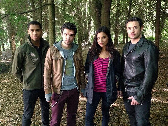 By Any Means - Promokuvat - Elliot Knight, Andrew Lee Potts, Shelley Conn, Warren Brown