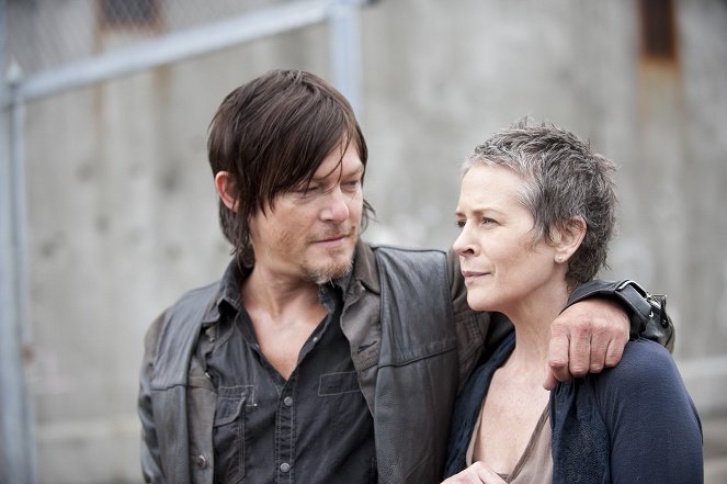 The Walking Dead - Season 4 - 30 Days Without an Accident - Photos - Norman Reedus, Melissa McBride