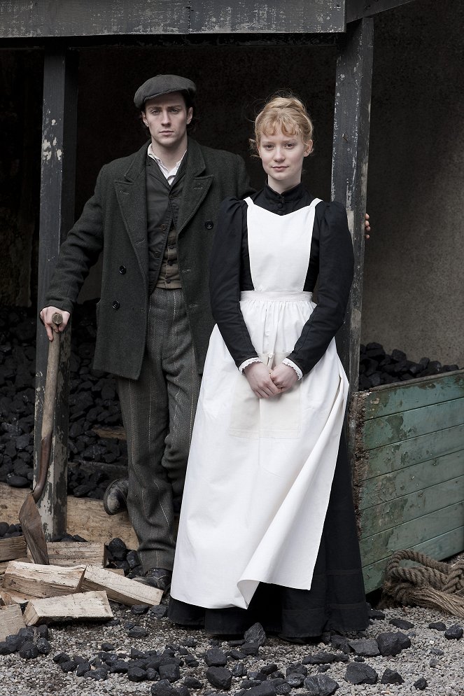 Albert Nobbs - Werbefoto - Aaron Taylor-Johnson, Mia Wasikowska