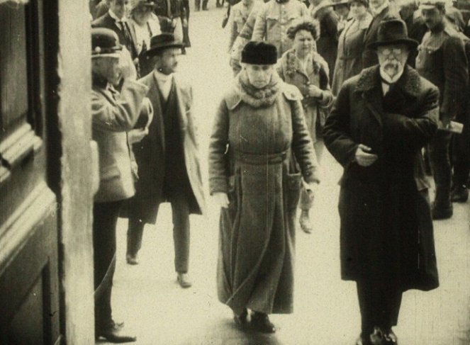 Zpravodajský šot 1920 - Z filmu