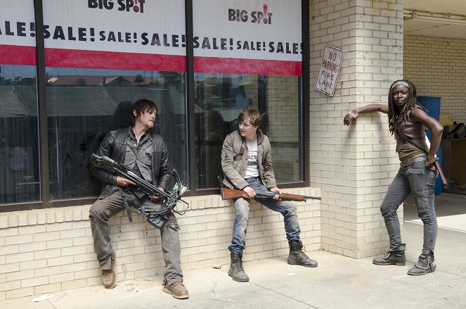 Żywe trupy - 30 spokojnych dni - Z filmu - Norman Reedus, Kyle Gallner, Danai Gurira