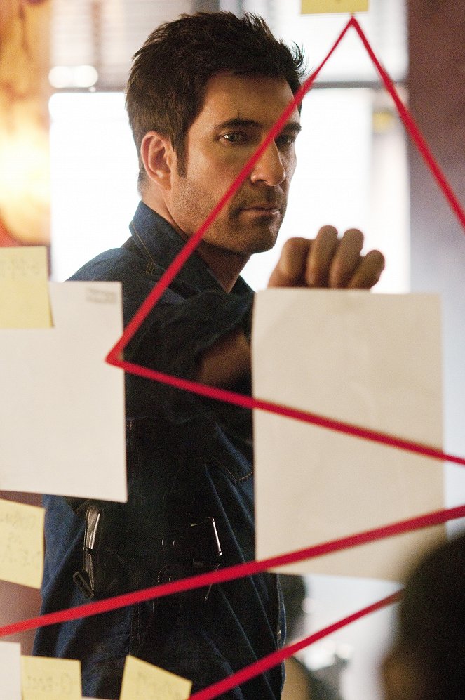 Dark Blue - Season 2 - Jane Wayne - Photos - Dylan McDermott