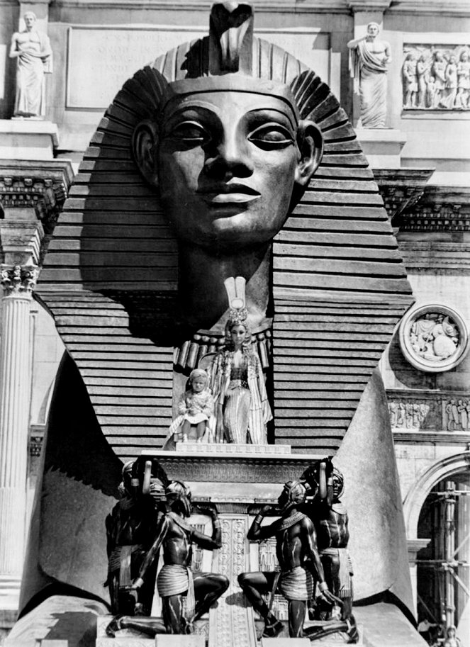 Cleopatra - Photos - Elizabeth Taylor
