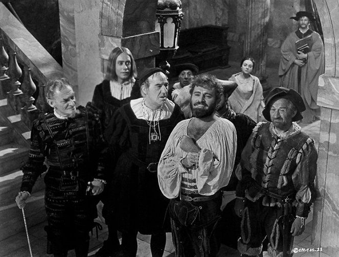 William Shakespeare's The Taming of the Shrew - Photos - Alan Webb, Victor Spinetti, Michael Hordern, Richard Burton, Cyril Cusack