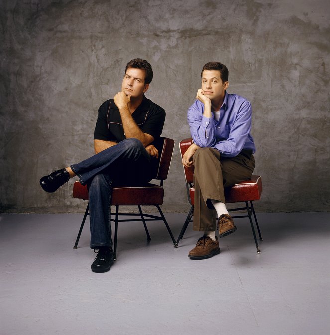 Two and a Half Men - Season 1 - Werbefoto - Charlie Sheen, Jon Cryer