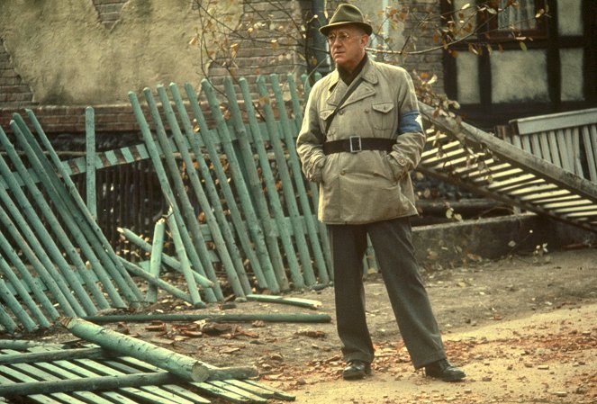 Situation Hopeless... But Not Serious - Film - Alec Guinness