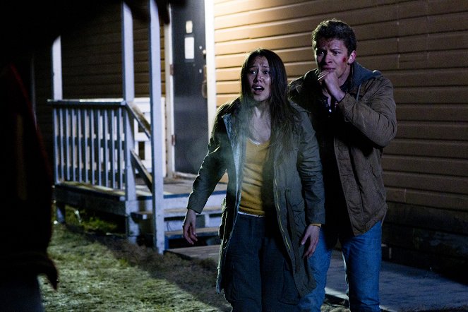 Super Storm - Photos - Luisa D'Oliveira, Brett Dier