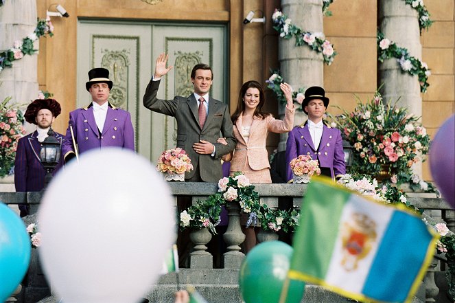 Pamiętnik księżniczki 2: Królewskie zaręczyny - Z filmu - Callum Blue, Anne Hathaway