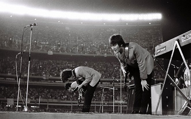 The Beatles at Shea Stadium - Do filme - George Harrison, John Lennon