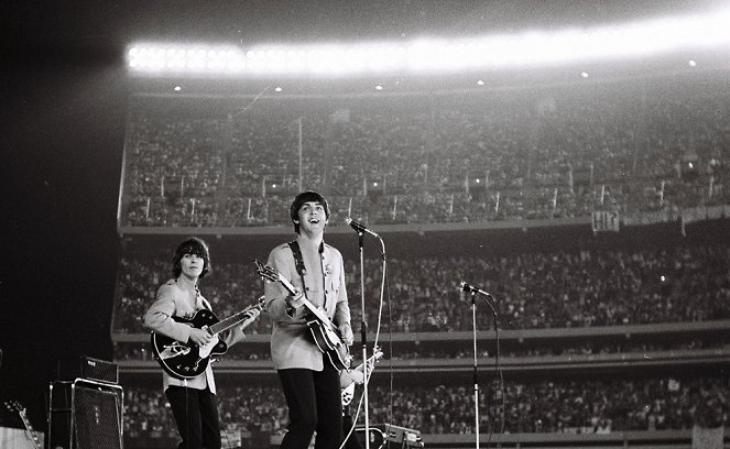 The Beatles at Shea Stadium - Filmfotos - George Harrison, Paul McCartney