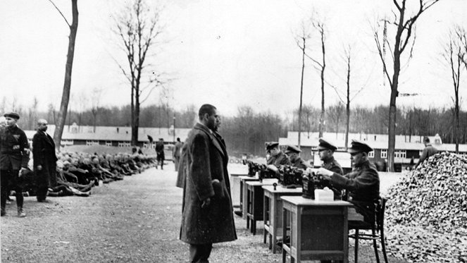 Hitlerův tábor pro vyhlazení válečných zajatců - Z filmu