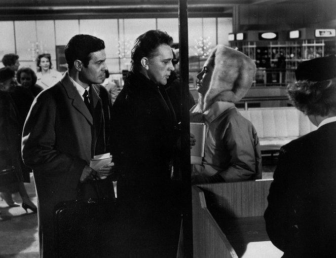 The V.I.P.s - Filmfotók - Louis Jourdan, Richard Burton, Elizabeth Taylor