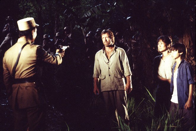 Desaparecido em Combate III - Do filme - Chuck Norris, Miki Kim, Roland Harrah III