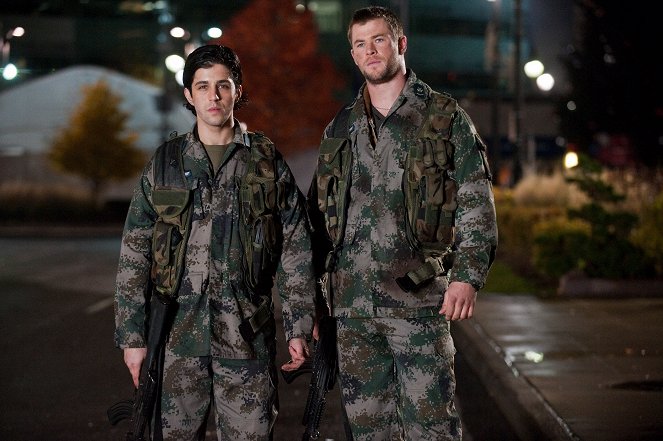 Red Dawn - De la película - Josh Peck, Chris Hemsworth