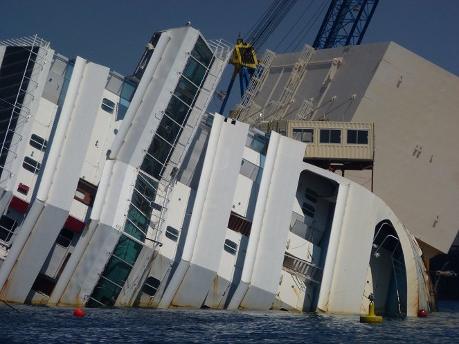 Vyzdvižení vraku lodi Costa Concordia - Z filmu