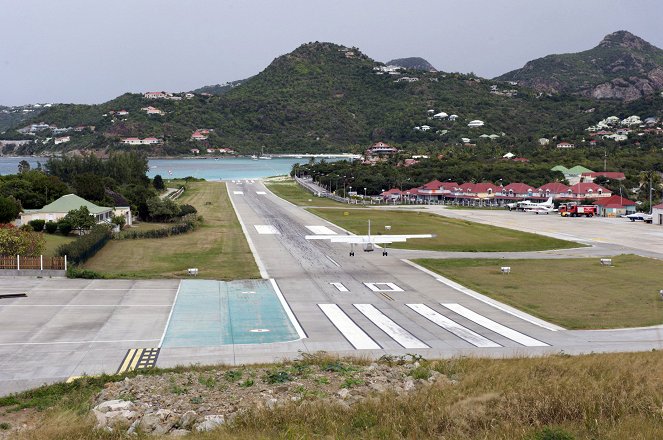 Most Extreme Airports - Photos