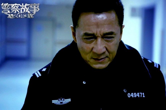 Jing cha gu shi 2013 - Lobby karty - Jackie Chan
