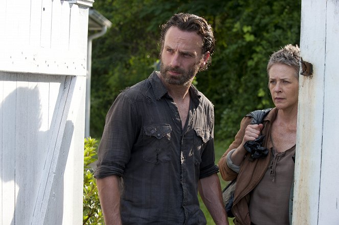 Żywe trupy - Obojętność - Z filmu - Andrew Lincoln, Melissa McBride