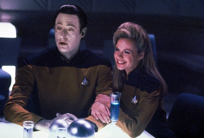 Star Trek - Das nächste Jahrhundert - Datas erste Liebe - Filmfotos - Brent Spiner, Michele Scarabelli