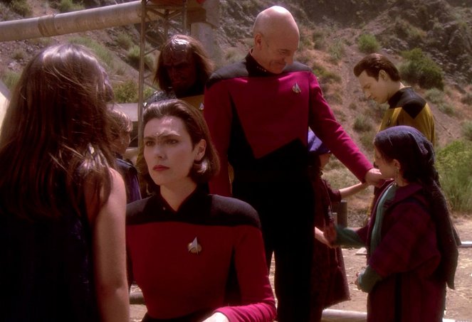 Star Trek: Az új nemzedék - Ensign Ro - Filmfotók - Michelle Forbes, Michael Dorn, Patrick Stewart, Brent Spiner