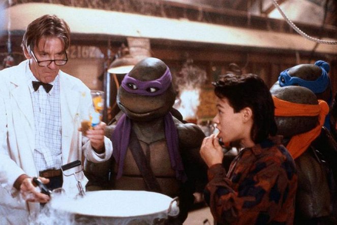Teenage Mutant Ninja Turtles II: The Secret of the Ooze - Z filmu - David Warner, Ernie Reyes Jr.