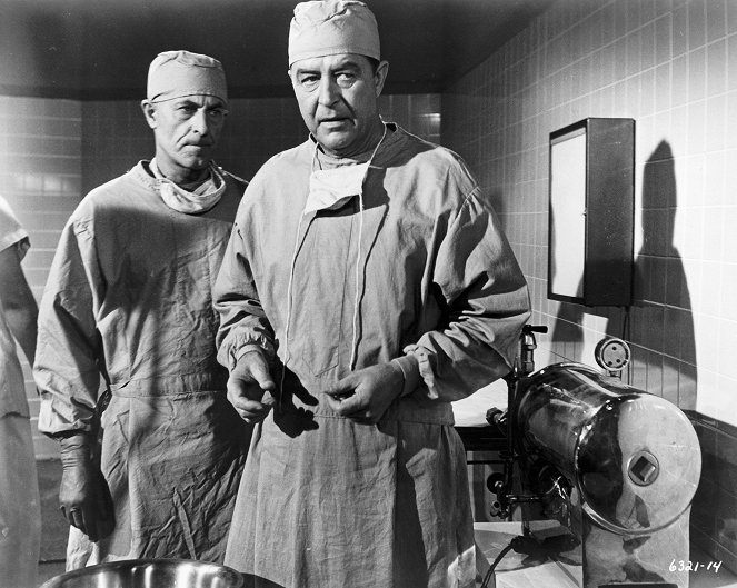 Muž s röntgenovýma očima - Z filmu - John Hoyt, Ray Milland