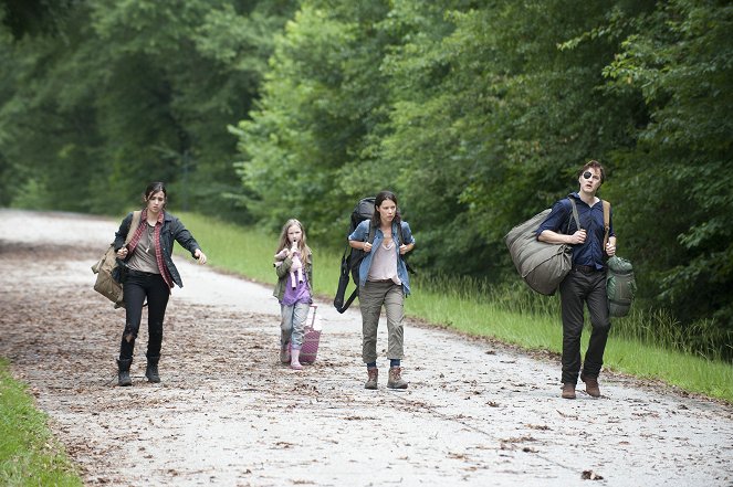 Walking Dead - Guvernér je späť! - Z filmu - Alanna Masterson, Meyrick Murphy, Audrey Marie Anderson, David Morrissey