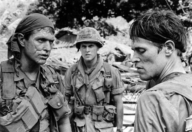 Platoon - Nuoret sotilaat - Kuvat elokuvasta - Tom Berenger, Mark Moses, Willem Dafoe