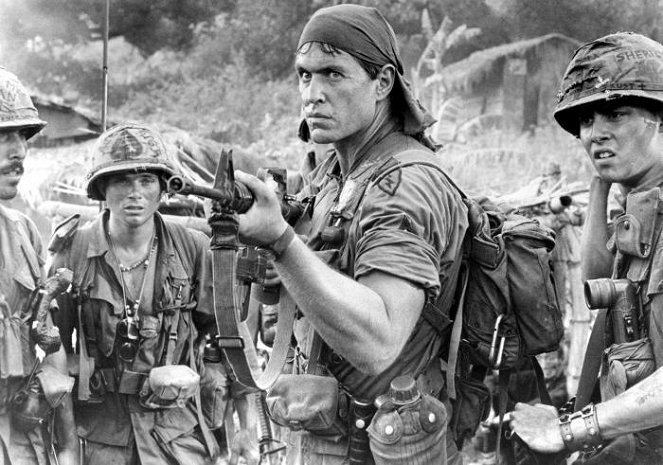 Platoon - Nuoret sotilaat - Kuvat elokuvasta - Tom Berenger, Johnny Depp