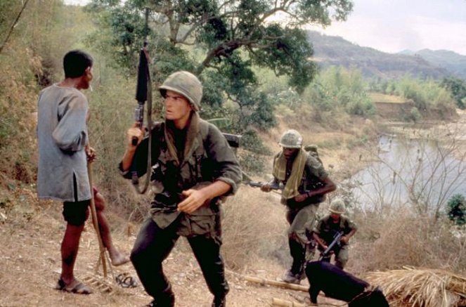 Platoon - Nuoret sotilaat - Kuvat elokuvasta - Charlie Sheen