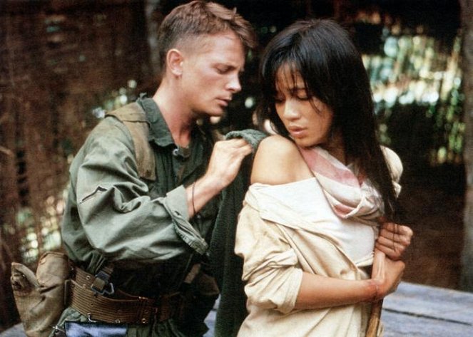 Ofiary wojny - Z filmu - Michael J. Fox, Thuy Thu Le