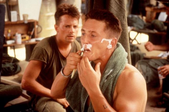 Die Verdammten des Krieges - Filmfotos - Michael J. Fox, Sean Penn