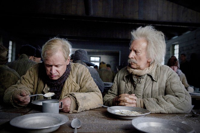 De 100-jarige man die uit het raam klom en verdween - Van film - Robert Gustafsson, David Shackleton