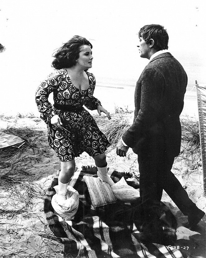 Salainen seremonia - Kuvat elokuvasta - Elizabeth Taylor, Robert Mitchum