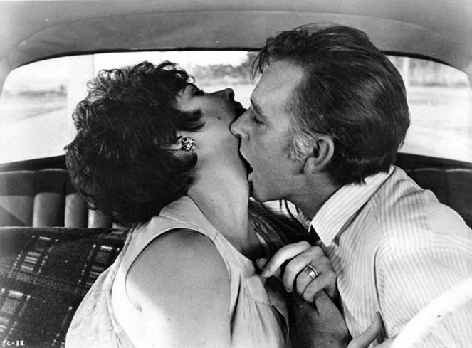 The Comedians - Van film - Elizabeth Taylor, Richard Burton