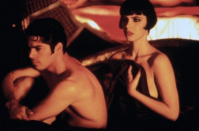 Naked Tango - De la película - Esai Morales, Mathilda May