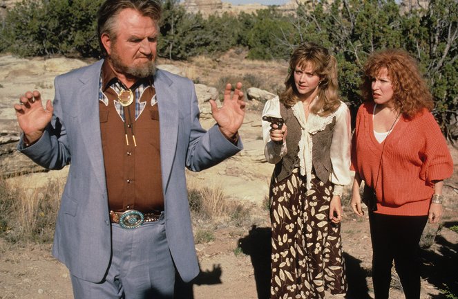 Outrageous Fortune - Photos - Robert Prosky, Shelley Long, Bette Midler