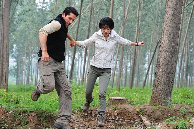 Legendary: Tomb of the Dragon - Photos - Scott Adkins, Crystal Huang Yi