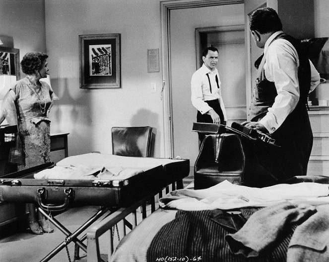 Eine Nummer zu groß - Filmfotos - Thelma Ritter, Frank Sinatra