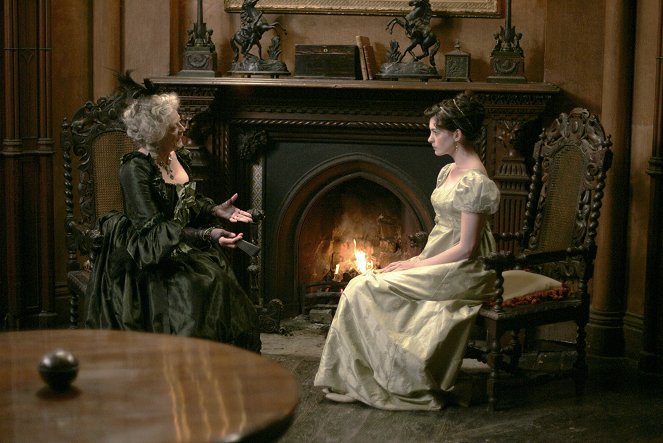 La joven Jane Austen - De la película - Maggie Smith, Anne Hathaway