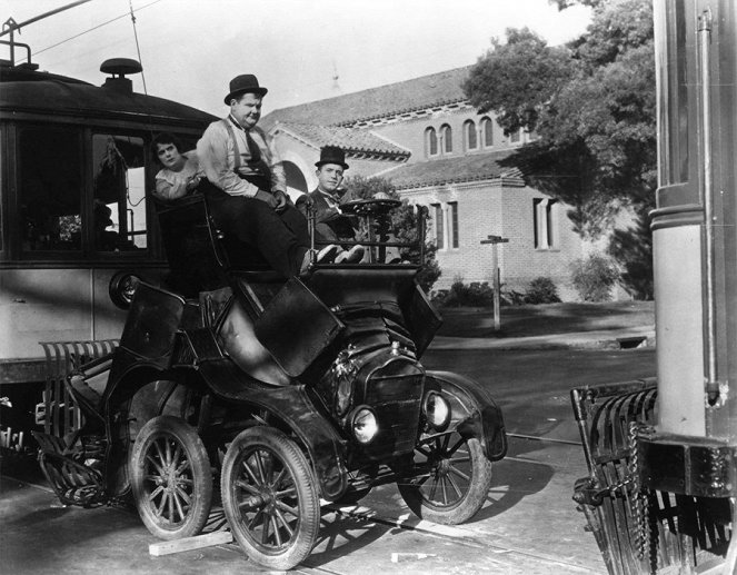 Panik auf der Leiter - Filmfotos - Oliver Hardy, Stan Laurel