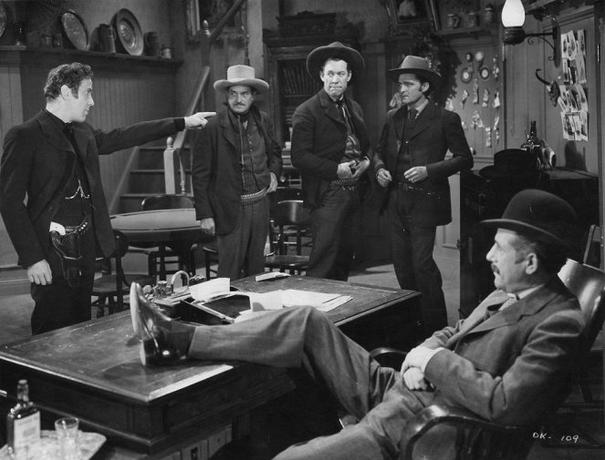 Terreur à l'ouest - Film - Humphrey Bogart, Ward Bond