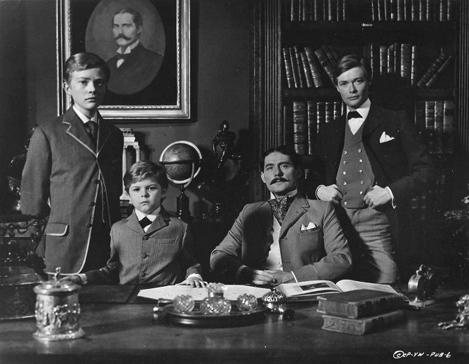 A fiatal Churchill - Promóció fotók - Michael Audreson, Russell Lewis, Robert Shaw, Simon Ward