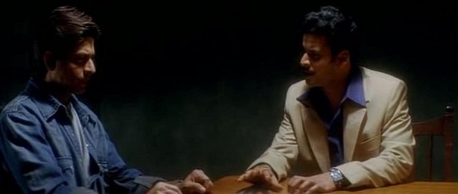 Veer-Zaara - De la película - Shahrukh Khan, Manoj Bajpai