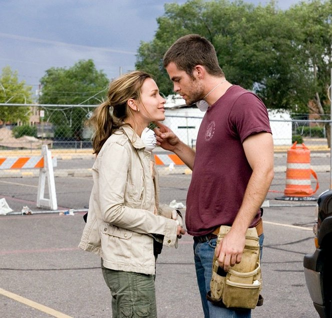 Carriers - Photos - Piper Perabo, Chris Pine