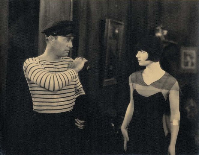 A Girl in Every Port - Do filme - Robert Armstrong, Louise Brooks