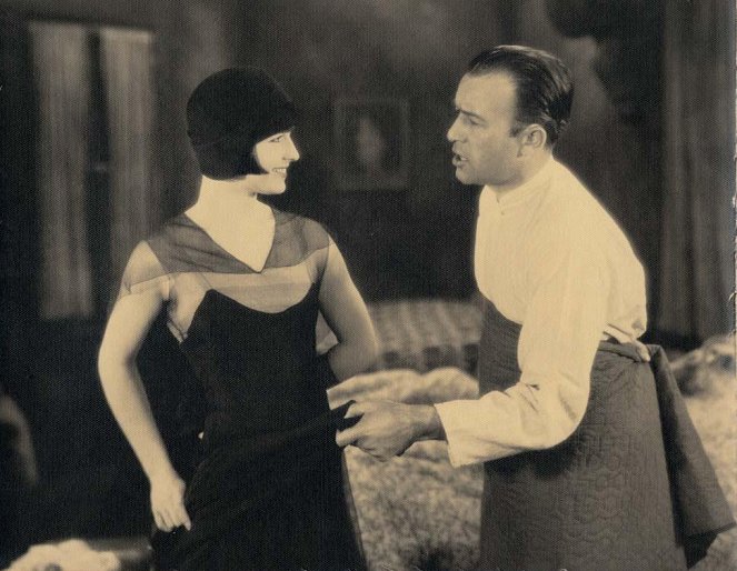 A Girl in Every Port - Filmfotók - Louise Brooks, Robert Armstrong